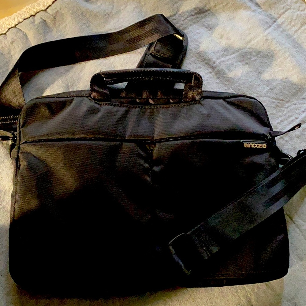NWOT ,Incase Laptop bag , black
